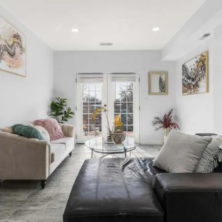 Luxurious 3 Bedroom Apt With A Beautiful Balcony Washington Exterior photo