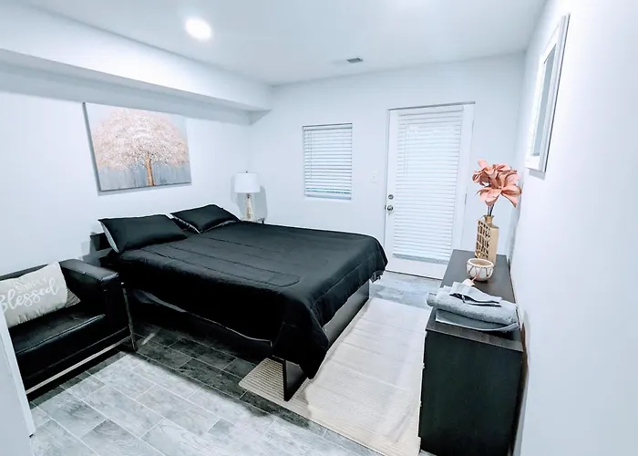Luxurious 3 Bedroom Apt With A Beautiful Balcony