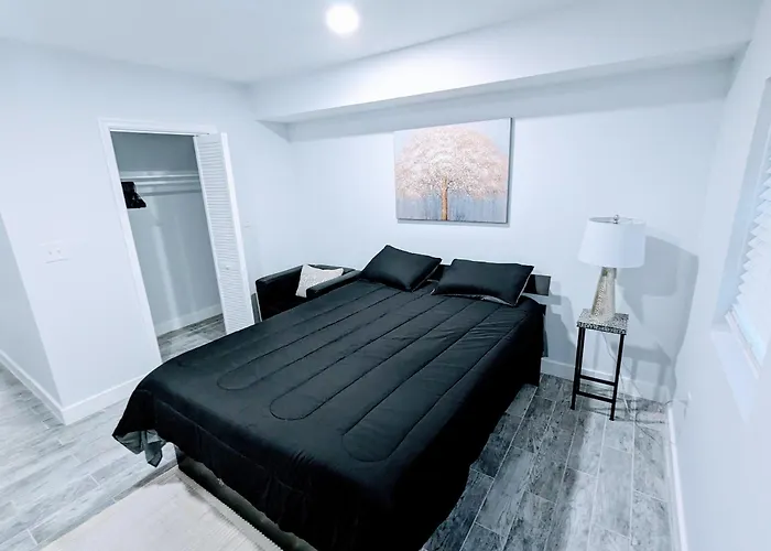 Luxurious 3 Bedroom Apt With A Beautiful Balcony